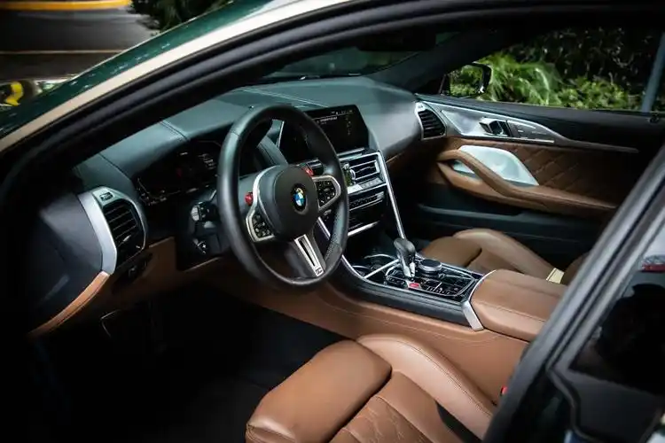 625马力强悍动力宝马家族旗舰轿车–实拍限量版宝马m8四门轿跑