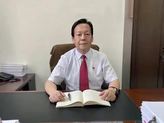 正文    访谈时间:2021年8月12日 访谈嘉宾:包头市民委党组书记,主任