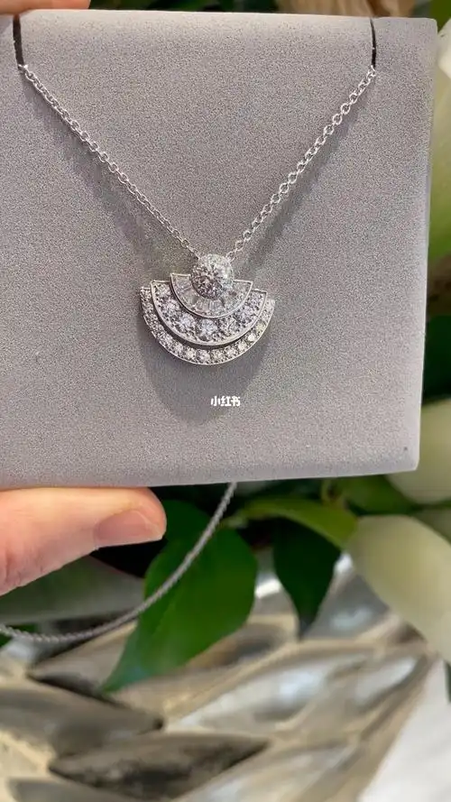 格拉夫钻石项链及时耳环