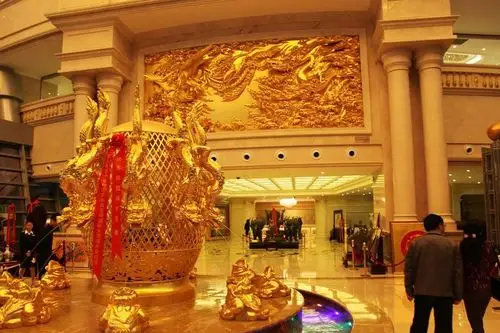 主题:实拍华西村黄金酒店总统套房 住一晚十万