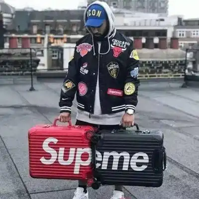 顾浔酷酷的supreme潮图男头