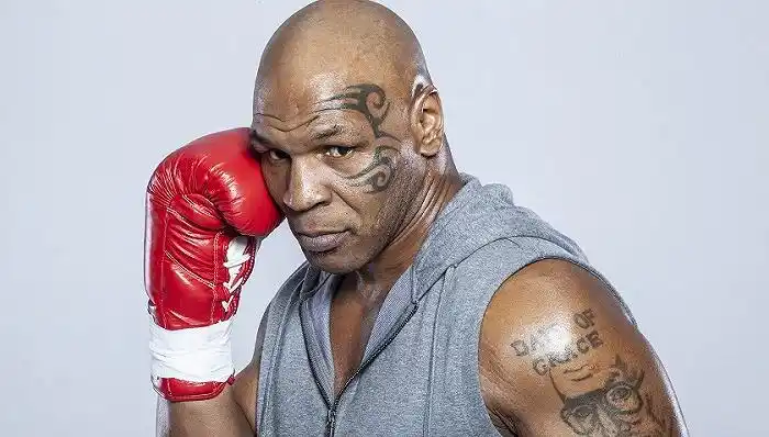 拳王泰森时隔十五年再登台,nba扣篮王不敌网红保罗|小罗伊琼斯|nba|泰