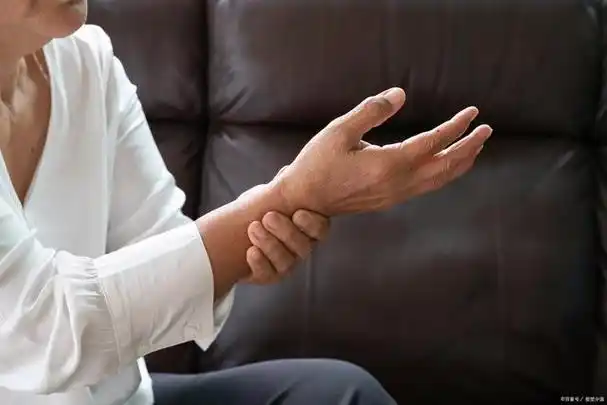 当个人心理过度紧张时,可能会导致交感神经兴奋度提升,从而引起机体