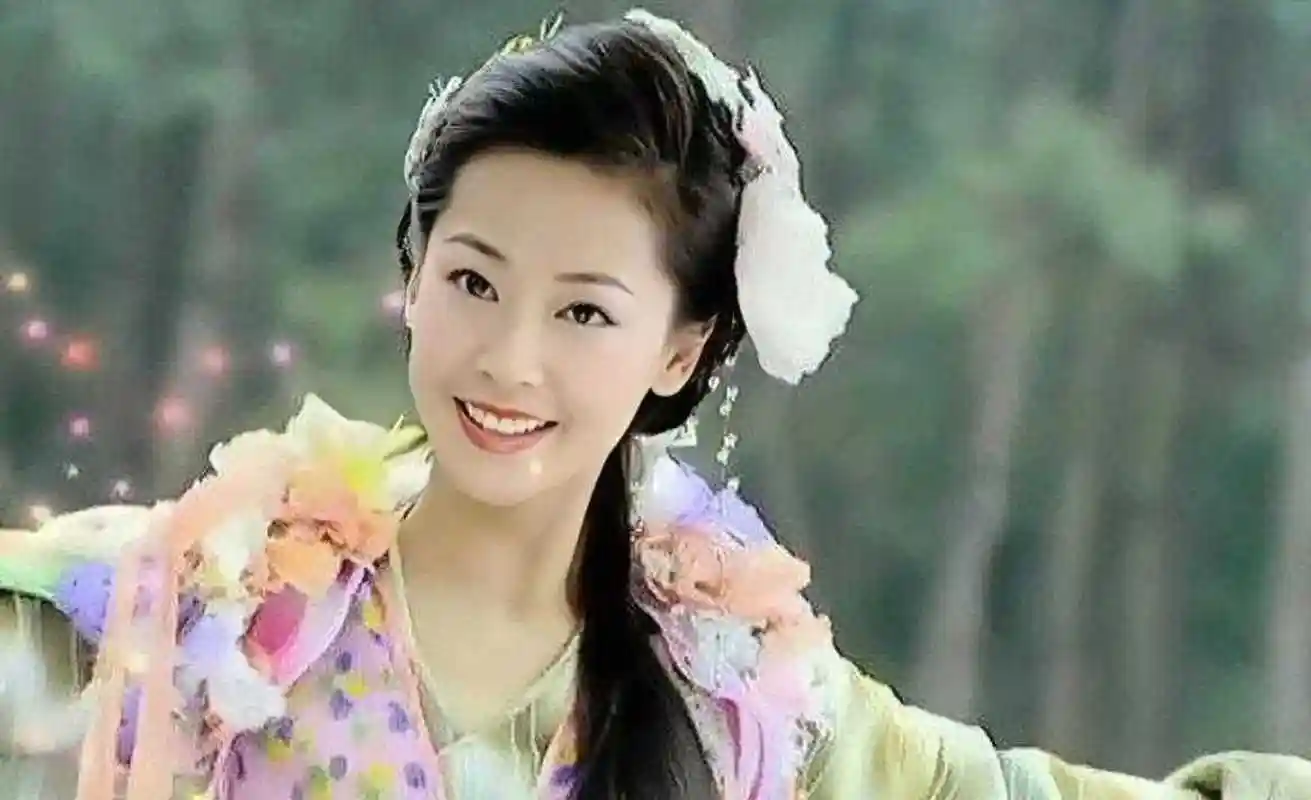 刘品言的粉蝶,张茜的彩依,谢闻轩的翩翩,三位蝴蝶精,谁最美?[赞同]