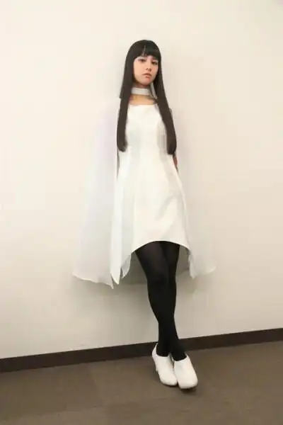 假面骑士zi-o 女主角月咏,大幡雪莉饰.