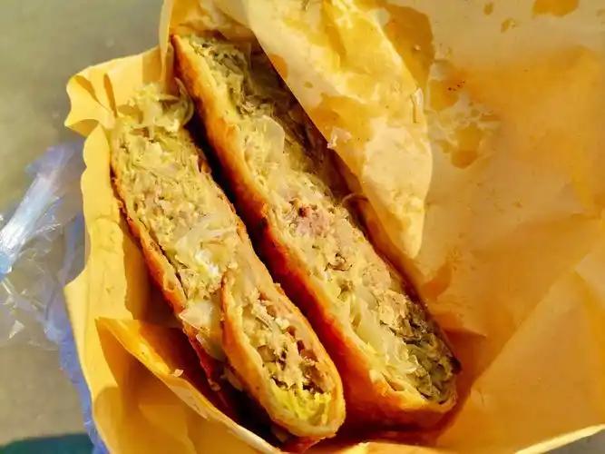 肉馅香,皮脆焦,女人吃了能挑担,男人吃了好杠腰"壮馍是濮阳地方名吃