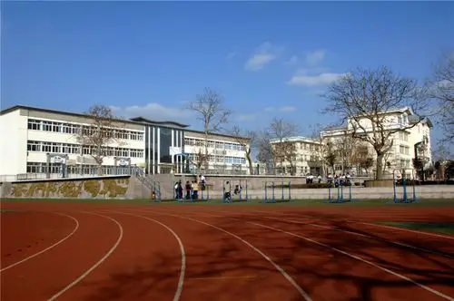 青岛十七中校庆风雨同路60年