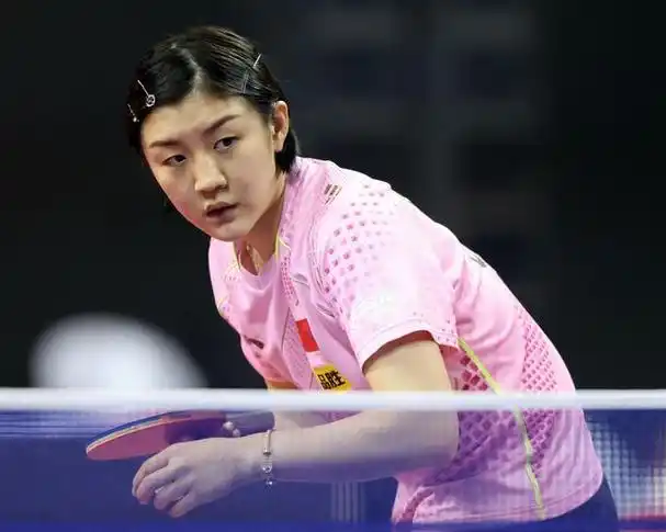 仙气飘飘!陈梦写真照大片感十足,球迷:赛场上的王者赛场外女神