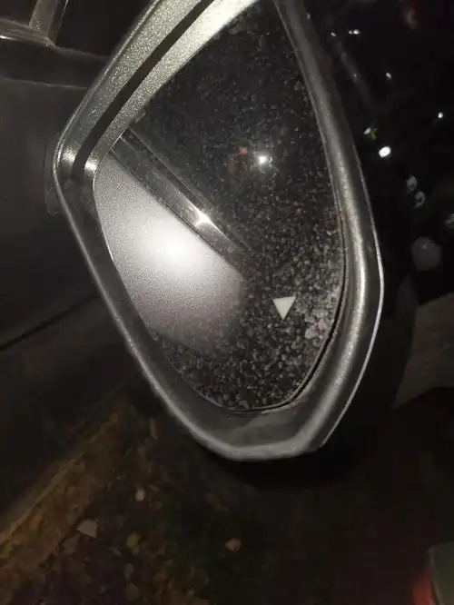 dm-i 问个问题,120旗舰的盲点监测,外后视镜上的三角警示灯是左右两侧