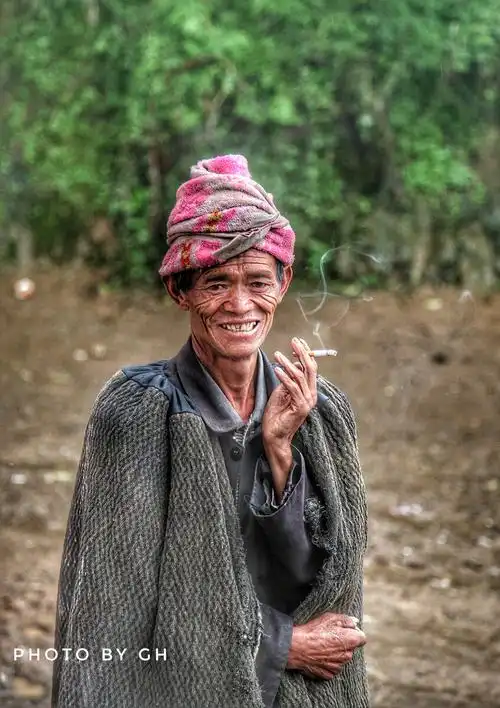 彝族男人四川凉山美姑