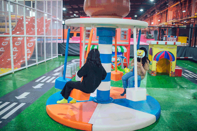 绍兴惊现网红蹦床乐园今天起绍兴人都在赶往袍江