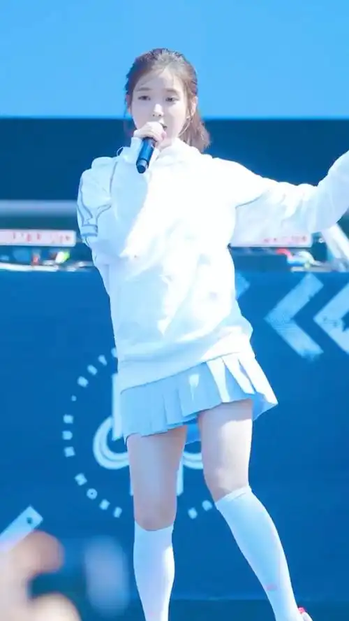 iu李知恩人美歌甜气质佳,不会跳舞又怎样?