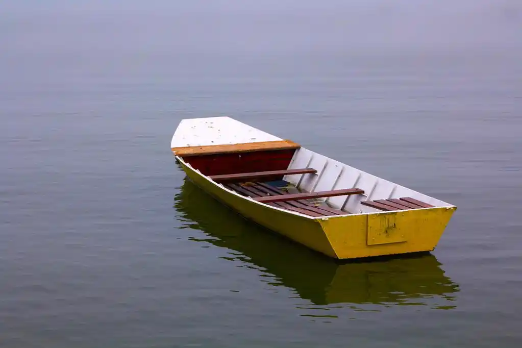 黄色的小船,河里的渔船.