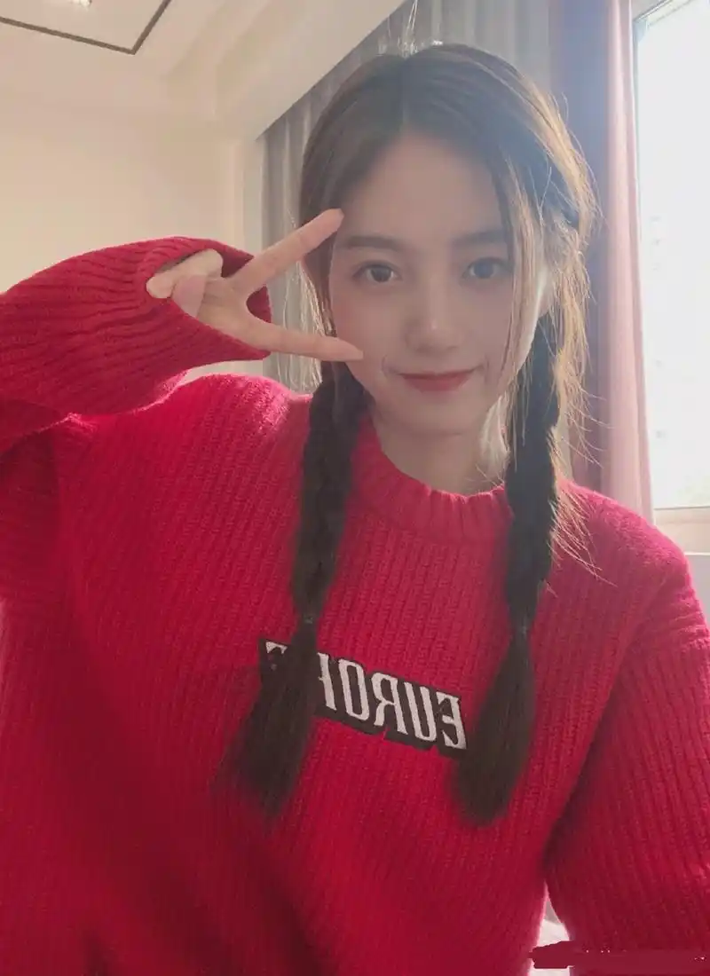 美女李佳宁迷人美照欣赏