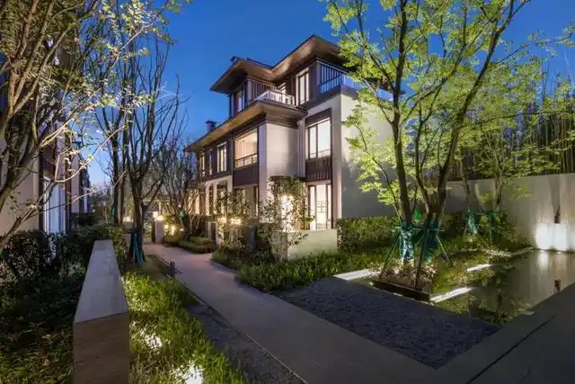 重庆又一大咖级合院别墅亮相:十余家媒体齐聚南山共话"大隐"生活