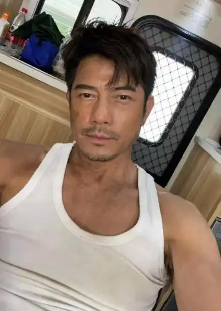 事实证明,这才是57岁郭富城"反油腻"秘诀:衣不穿紧,发不过耳|马|发型