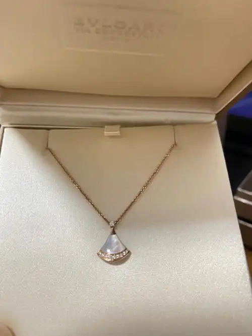 宝格丽镶钻白贝母项链