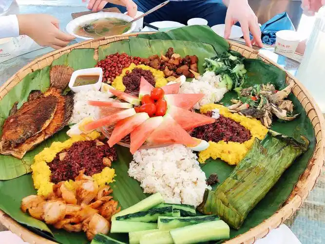 云南傣族的手抓饭