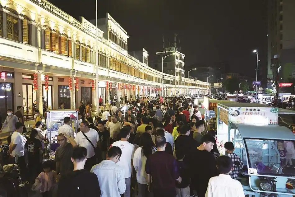 石狮八卦街新华路夜市人潮一浪高过一浪