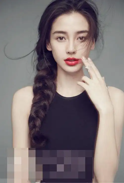 女生长头发编麻花辫子造型图片