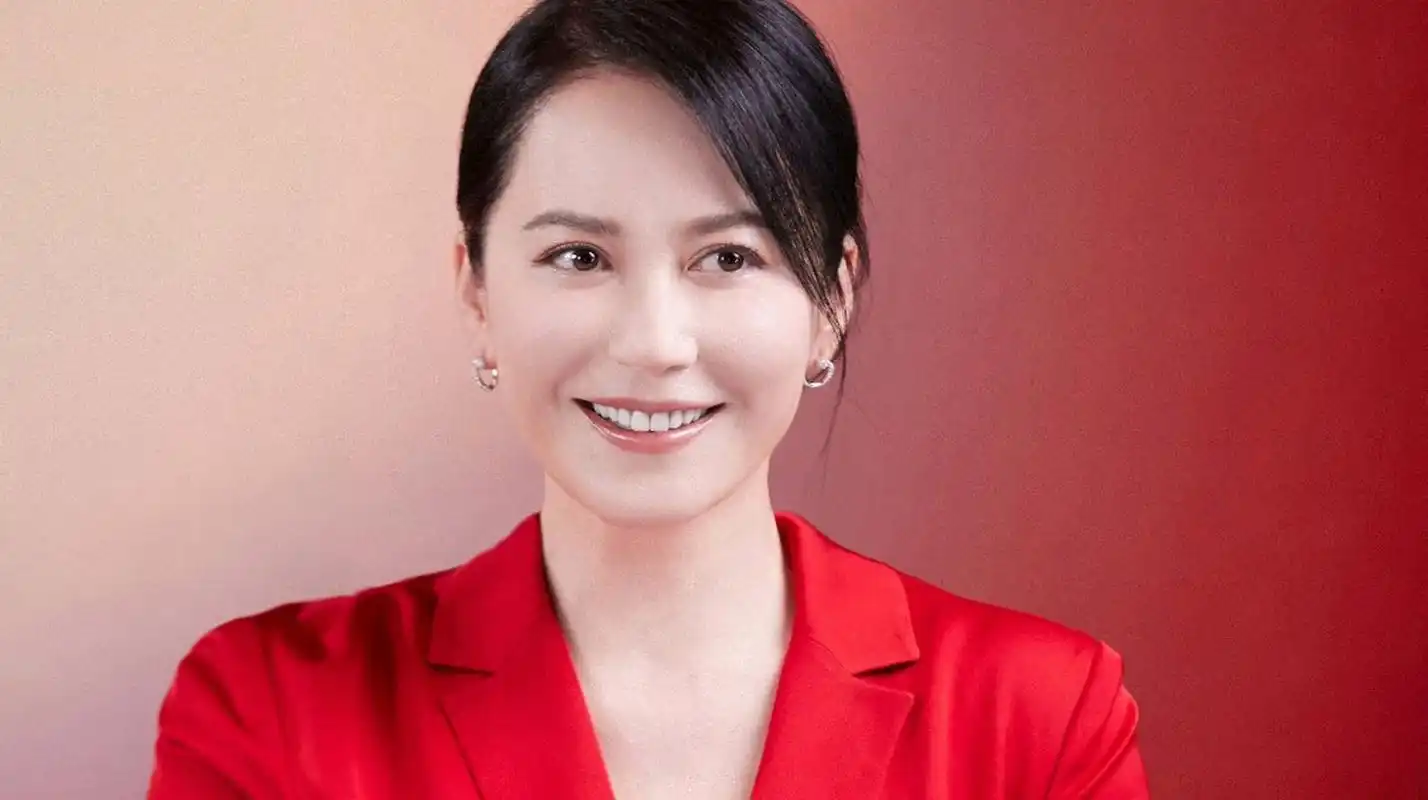 俞飞鸿作为一位独立,理性的女性,虽然53岁仍未谈过恋爱,但她有自己的