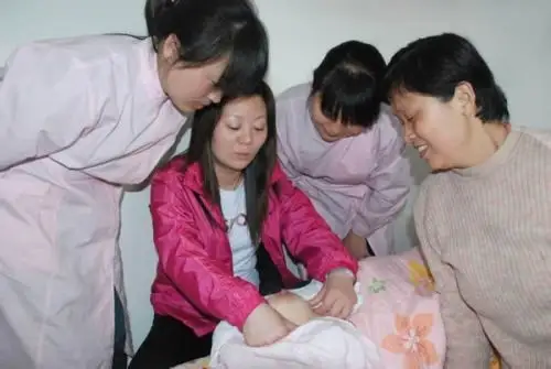 催乳现场教学,每个学员都有亲自动手操作的机会!