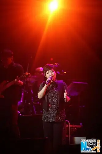 黄小琥马来西亚开个唱 舞台上演"母子认亲"