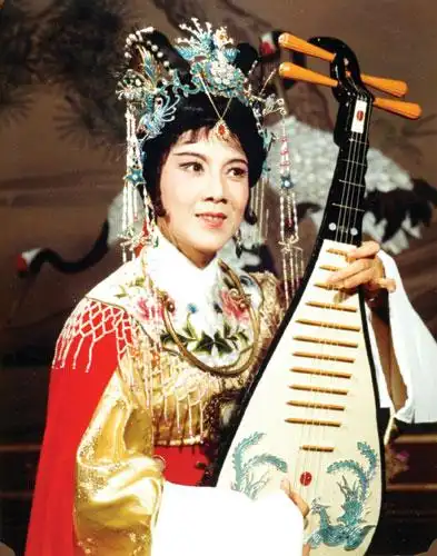 吕瑞英,著名越剧表演艺术家,1933年1月19日生于上海.