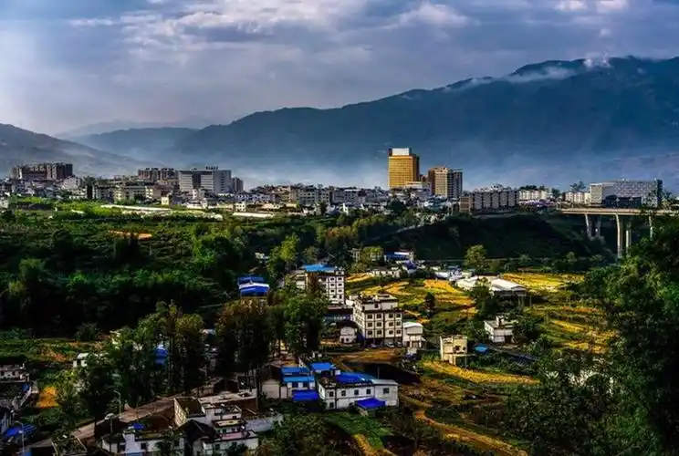 宁南县辖6个镇,19个乡:披砂镇,松新镇,竹寿镇,华弹镇,六城镇,葫芦口镇