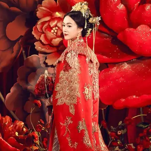 新款凤冠霞帔新娘装嫁衣皇后服古代秀禾服拖尾大披风风中式婚纱女