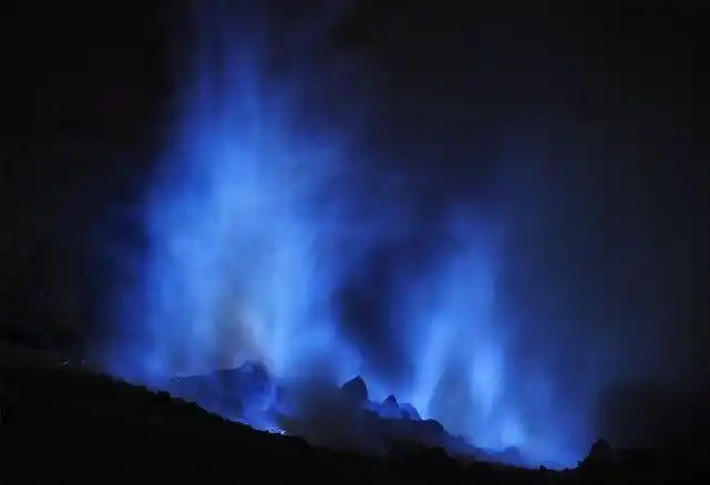 农村夜晚磷火现象也就是农村常说的鬼火你看见过几次