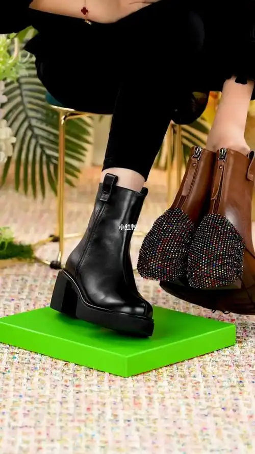 时尚个性女生的选择潮流厚底马丁靴
