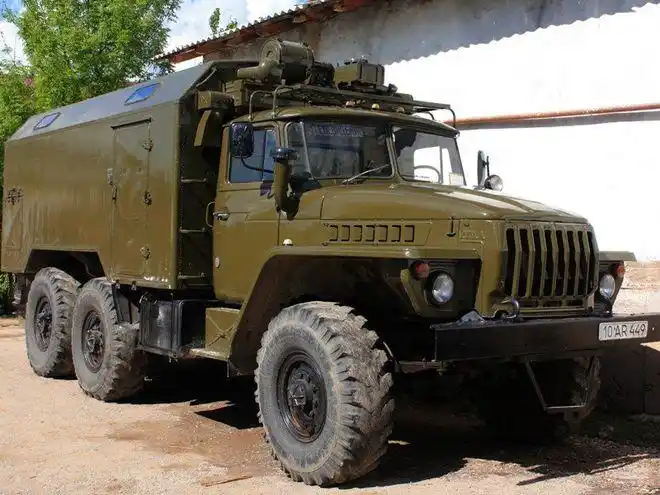 乌拉ural-4320(6)通用卡车|发动机|柴油发动机|马力|驾驶室|乌拉尔