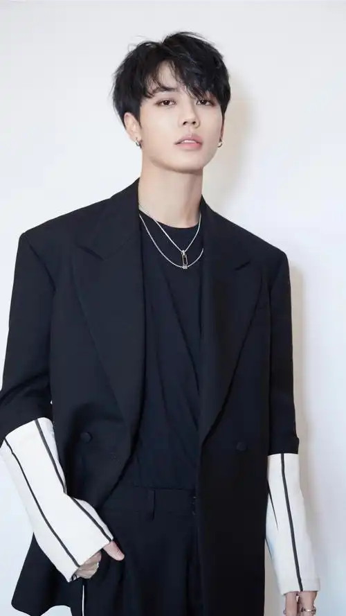 林彦俊黑色西装时尚帅气个人写真 - tt98图片网