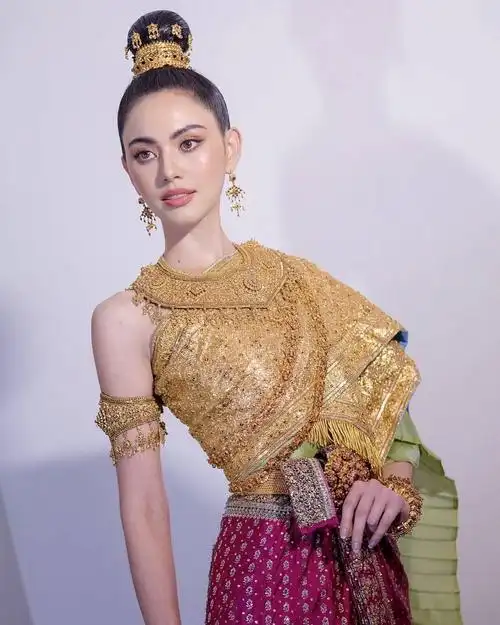 泰国女星参加活动——穿泰服好漂亮