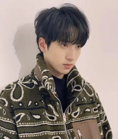 让你怦然心动的严浩翔女友视角图片