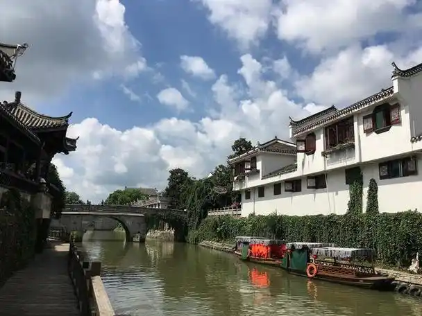 位于安徽省合肥市境内,是一个拥有悠久历史和独特水乡风情的旅游胜地