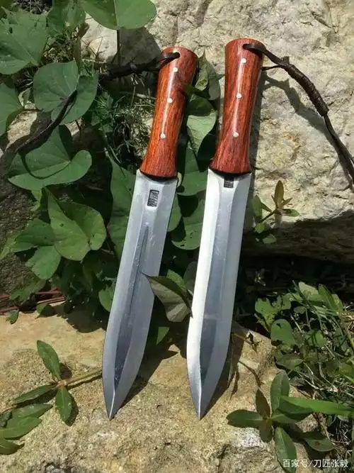 一体龙骨户撒刀之双刃匕首