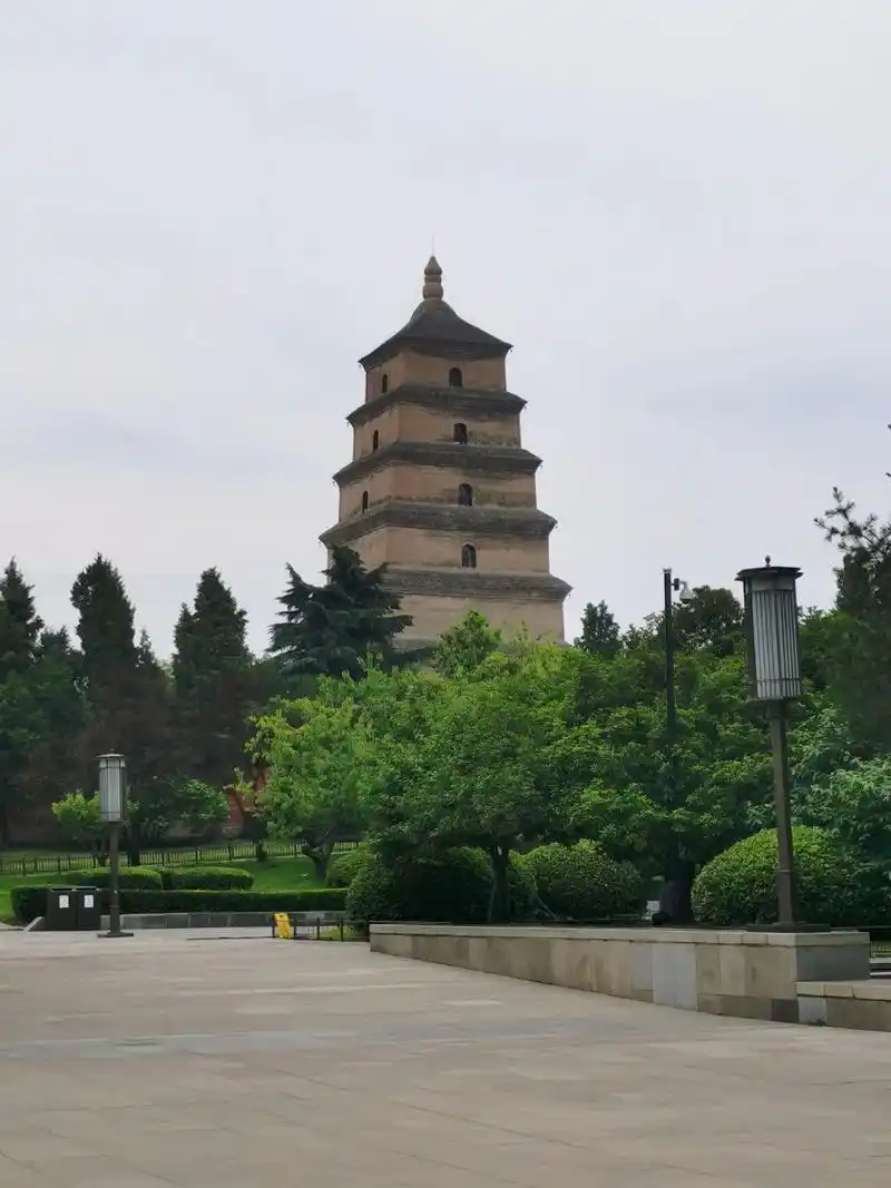 大小雁塔是西安的著名旅游景点,也是唐长安城保存至今的重要标志