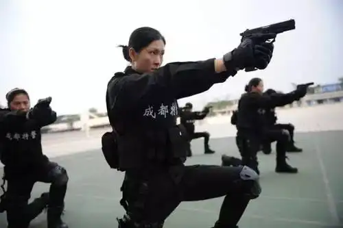 四川警察学院这位女特警又帅又美你确定不看