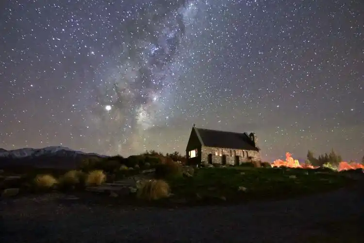 听了新西兰小镇的案例,可见"人的配合"在开发星空旅游和暗夜保护上