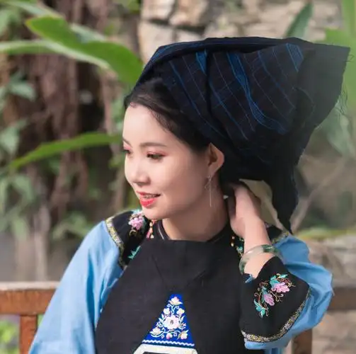 贵州布依族少女