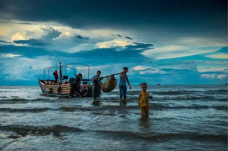 写美篇大约在五百多年前 京族祖先在涂山(今越南海防一带)海面捕鱼