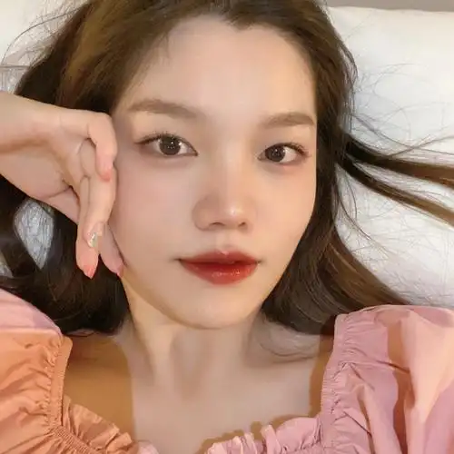 居家自拍低像素纯欲风照片拍照姿势