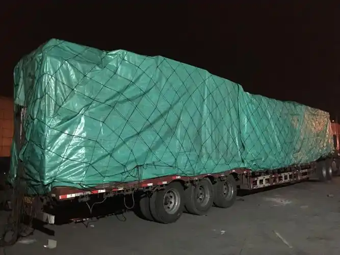 成都均泰物流公司夜晚装货