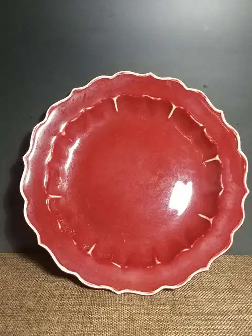 明宣德宝石红釉花口盘tq