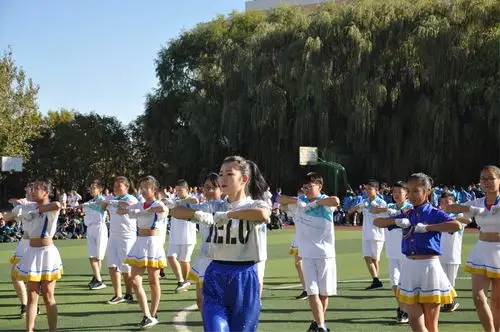 峪宏中学举行校园集体舞比赛