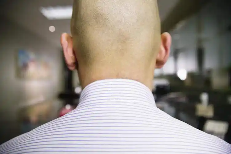 人,条纹,套装,正装,朦胧,模糊,壁灯,灯光,走着,职业装,黄种人,灯,背面