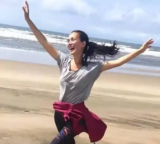 徐嘉雯坐地起价涨片酬,错失《战狼2》女主,让卢靖姗一举成名_吴京