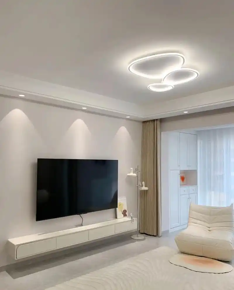 听人劝吃饱饭.2023年到底流行什么样式的吊顶,是简单的双眼 - 抖音